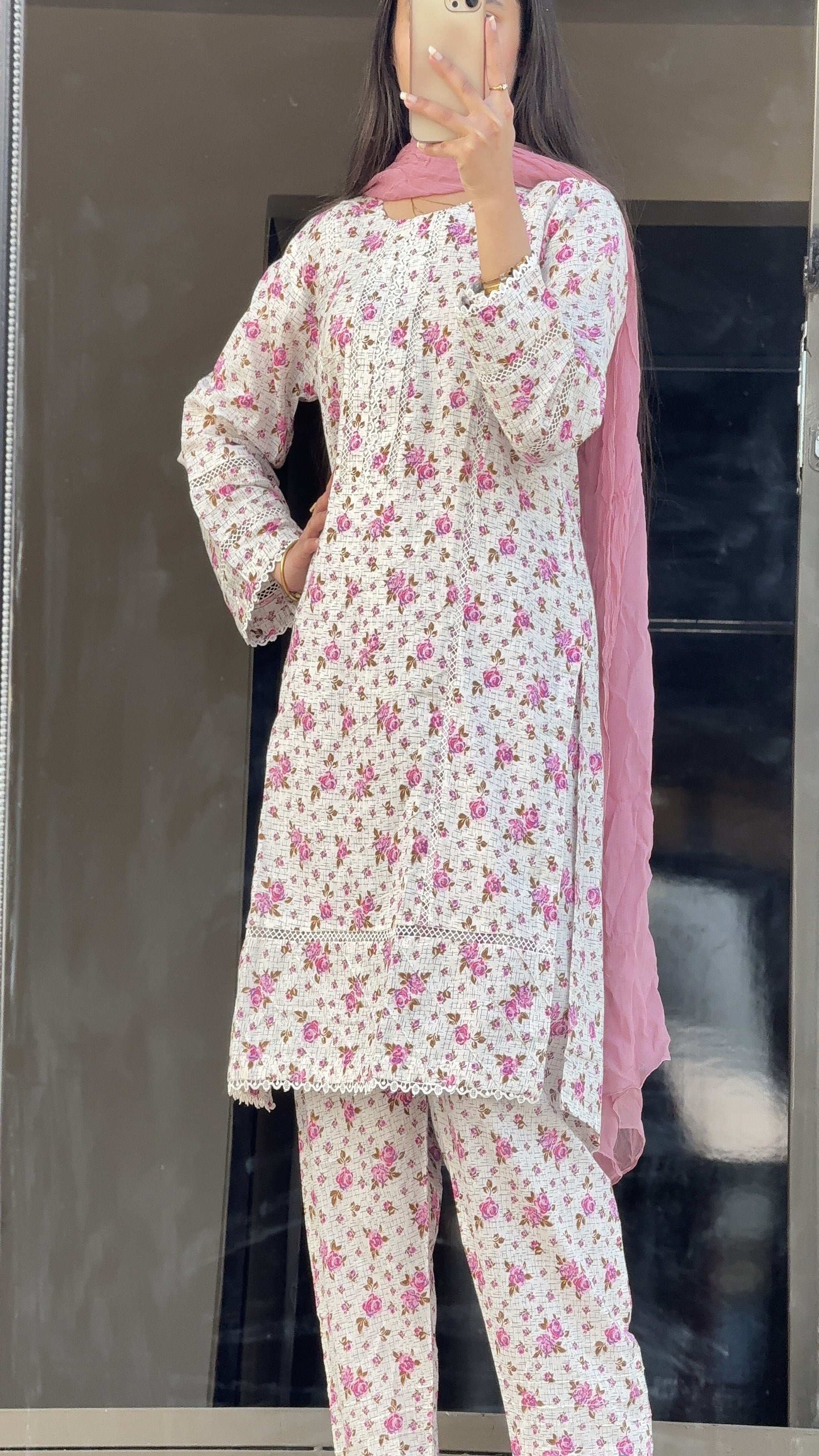 Tiny Florals (Baby Pink)