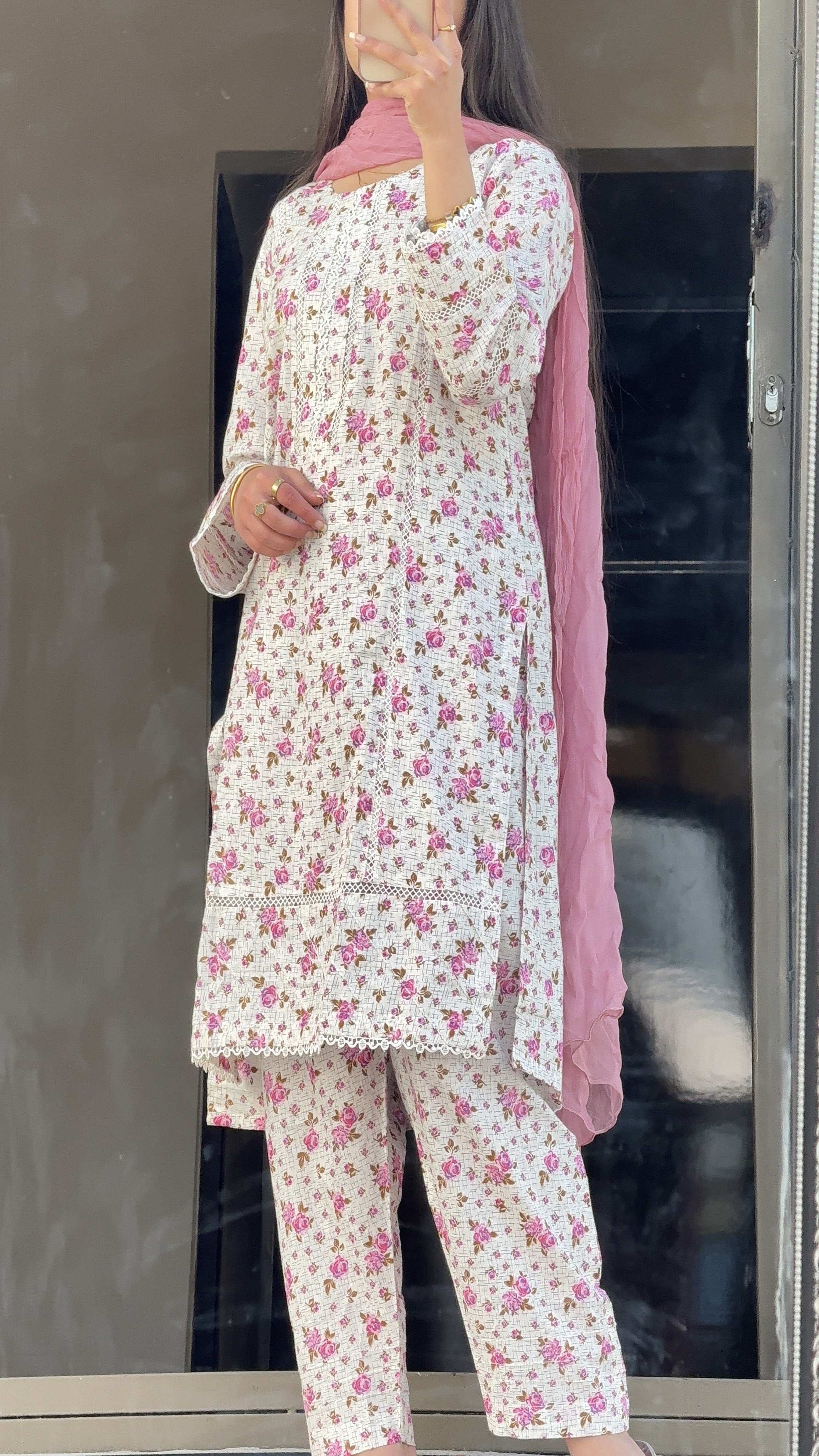 Tiny Florals (Baby Pink)